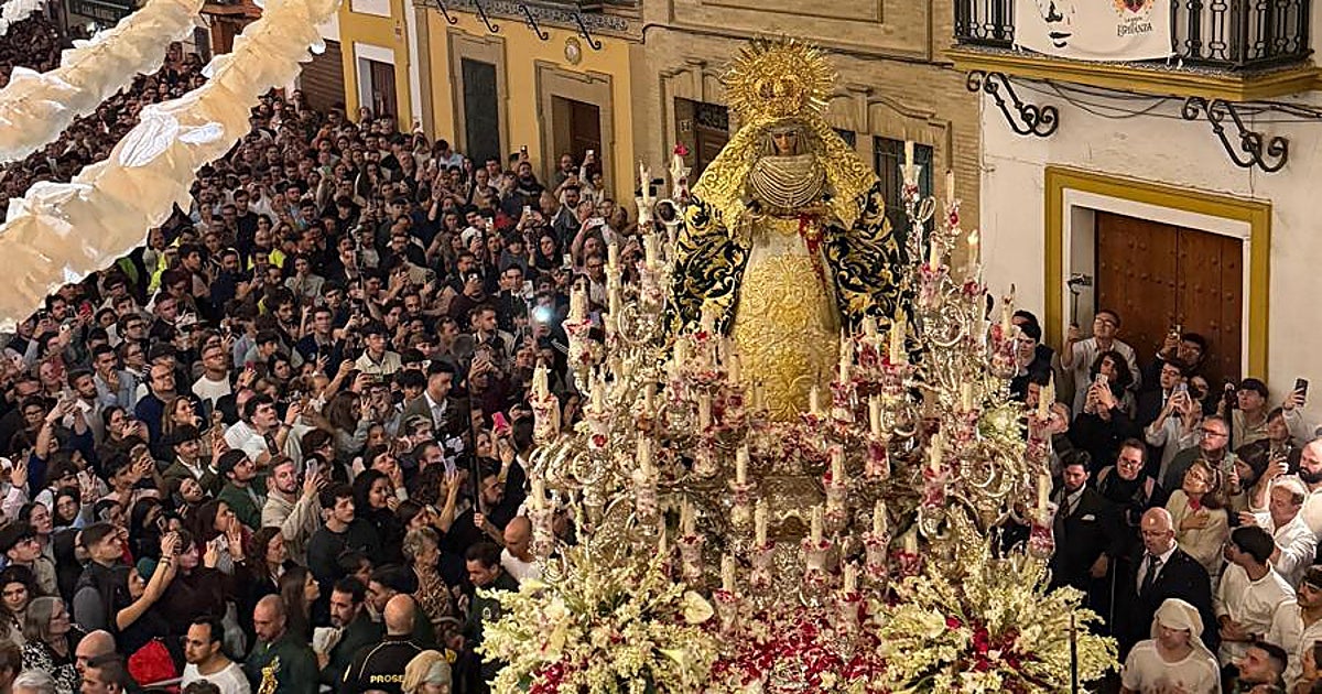 Manuel Lombo, Arcángel, Argentina y otros artistas cantan a la Esperanza de  Triana en la calle Pureza