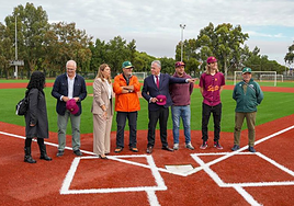 El Ayuntamiento de Sevilla renueva seis campos de fútbol en diferentes barrios