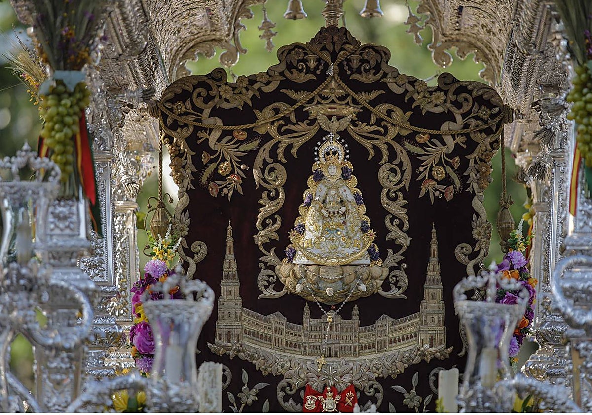 Simpecado del Rocío de Sevilla Sur