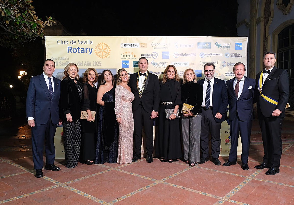 Entrega de la distinción de Sevillano del Año al grupo Siempre Así