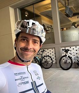 Imagen secundaria 2 - Un sevillano muere atropellado en Estados Unidos y crean un crowdfunding para ayudar a sus cuatro hijos