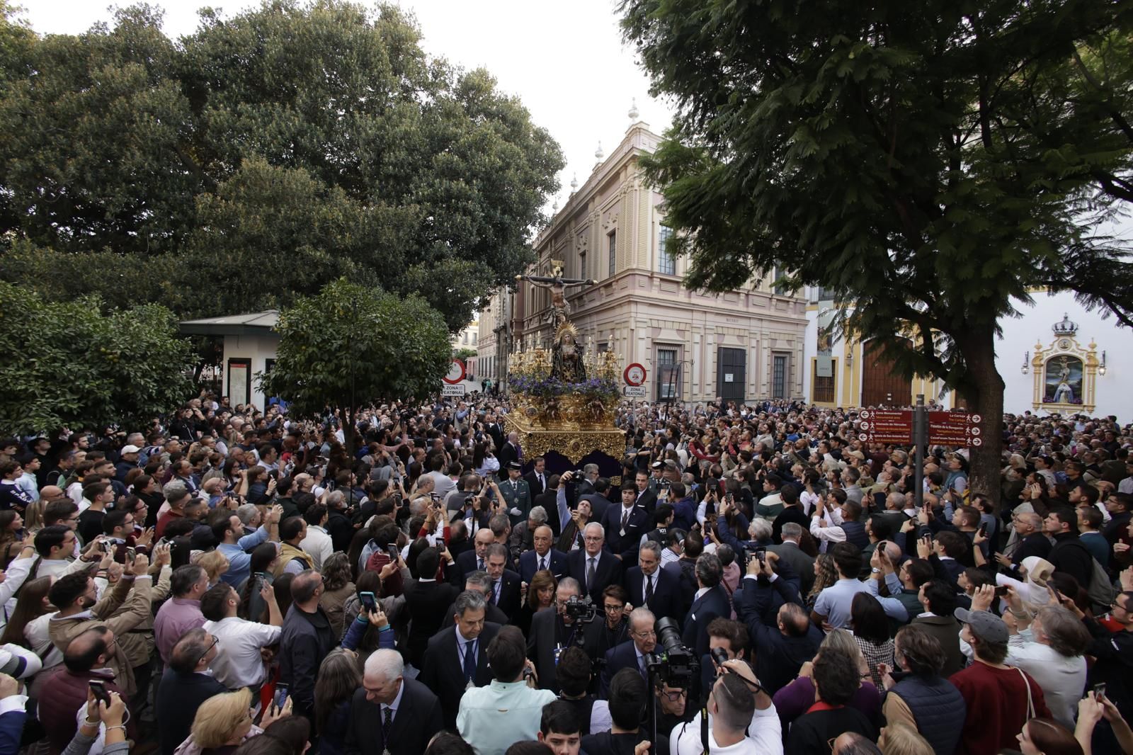 El traslado de la hermandad del Museo a la Catedral de Sevilla, en imágenes