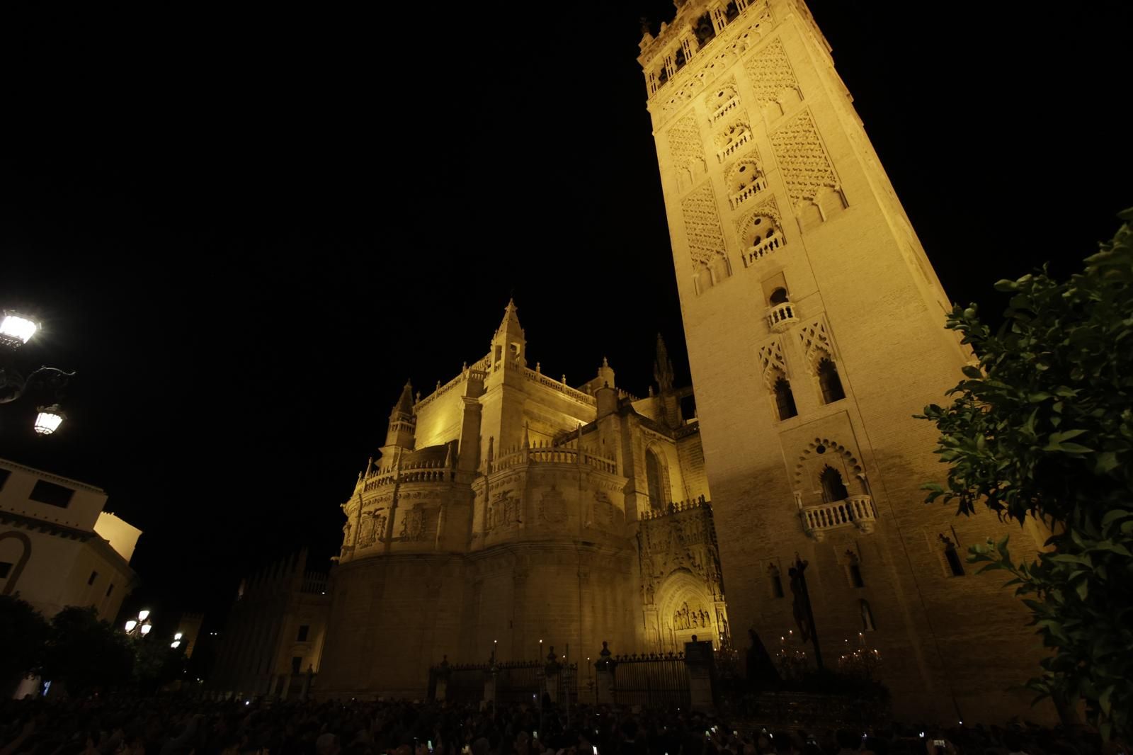 El traslado de la hermandad del Museo a la Catedral de Sevilla, en imágenes