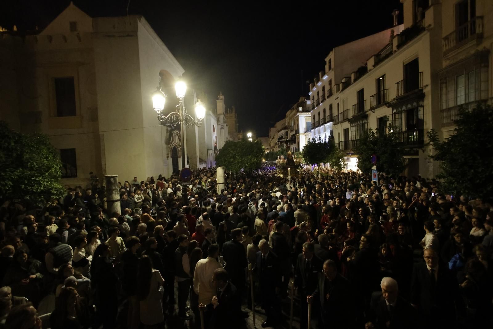 El traslado de la hermandad del Museo a la Catedral de Sevilla, en imágenes