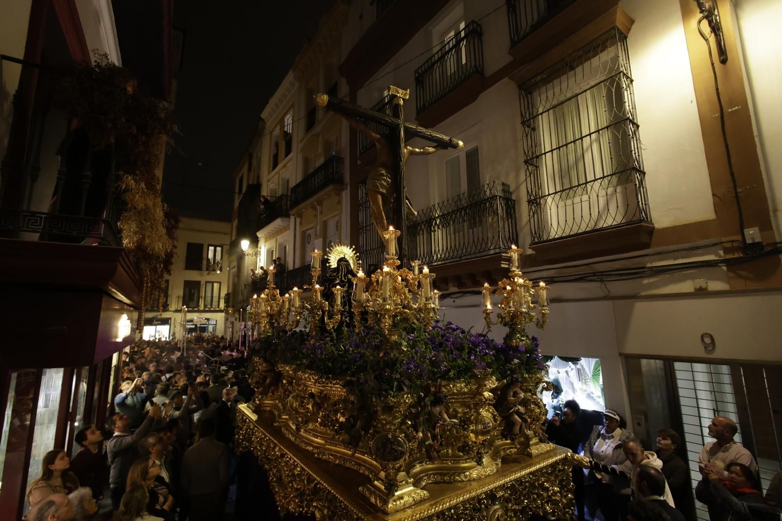 El traslado de la hermandad del Museo a la Catedral de Sevilla, en imágenes