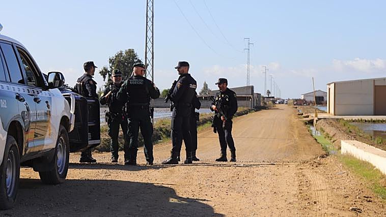 Herido un policía nacional por disparo de arma de fuego en Isla Mayor mientras realizaba un seguimiento a un grupo de narcos