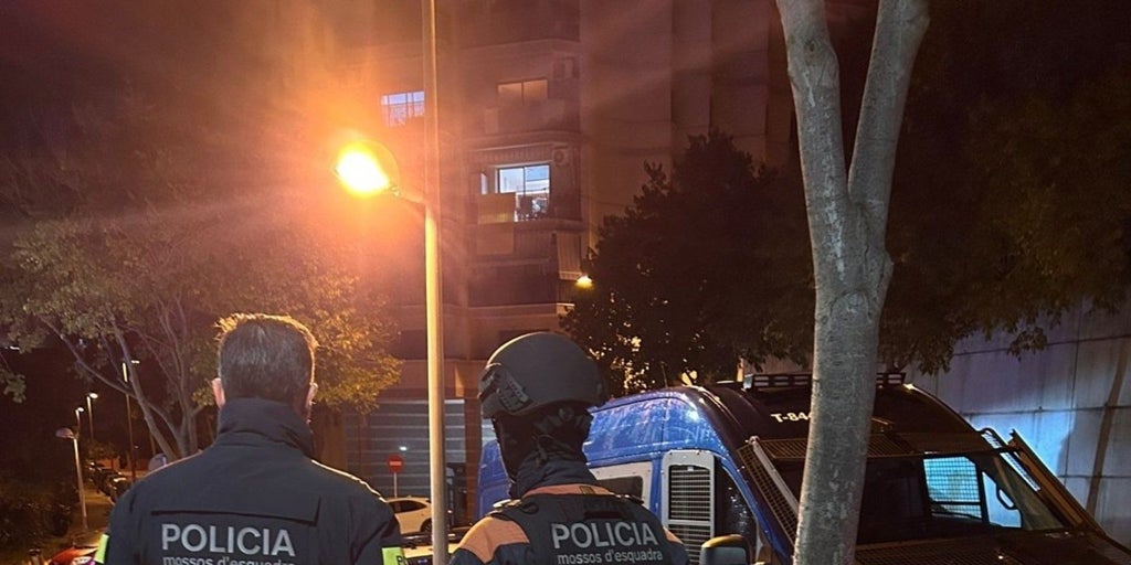 Actuaciones policiales en Sevilla por una operación contra las estafas financieras abierta por los Mossos d'Esquadra en Cataluña