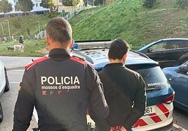 Detenidos en Sevilla los tres cabecillas de una red de estafas inmobiliarias investigada por los Mossos en Cataluña