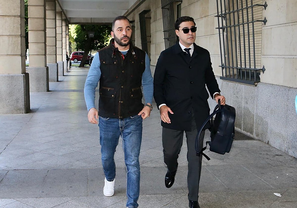 Tejado en los juzgados del Prado para recoger la notificación