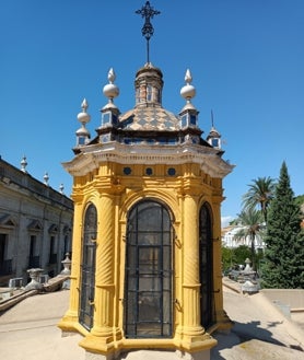 Secondary image 2 - Removal of roof finial, damp and blackened main facade, deteriorated and cracked lantern