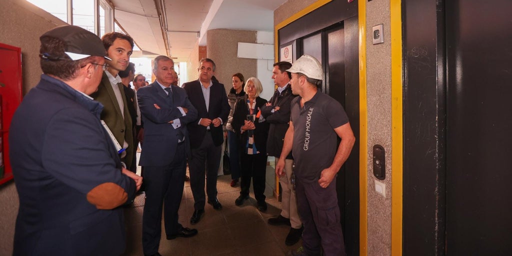 Emvisesa repara diez ascensores en San Jerónimo que llevaban siete años estropeados