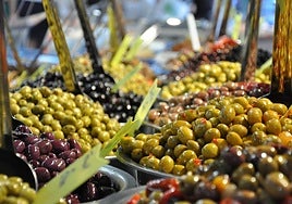 Este pueblo de Sevilla celebra un concurso de aceitunas aliñadas para encontrar la mejor de la provincia: así puedes participar