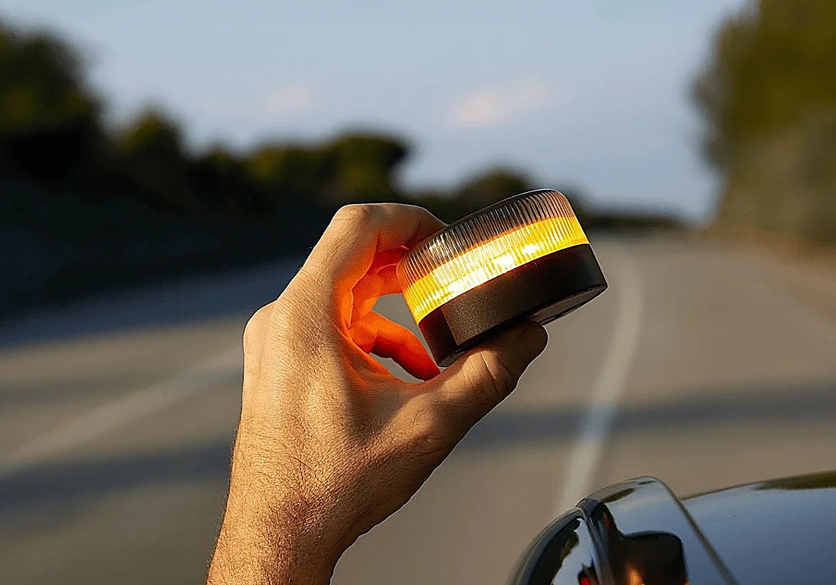 Una baliza V16 homologada por la DGT