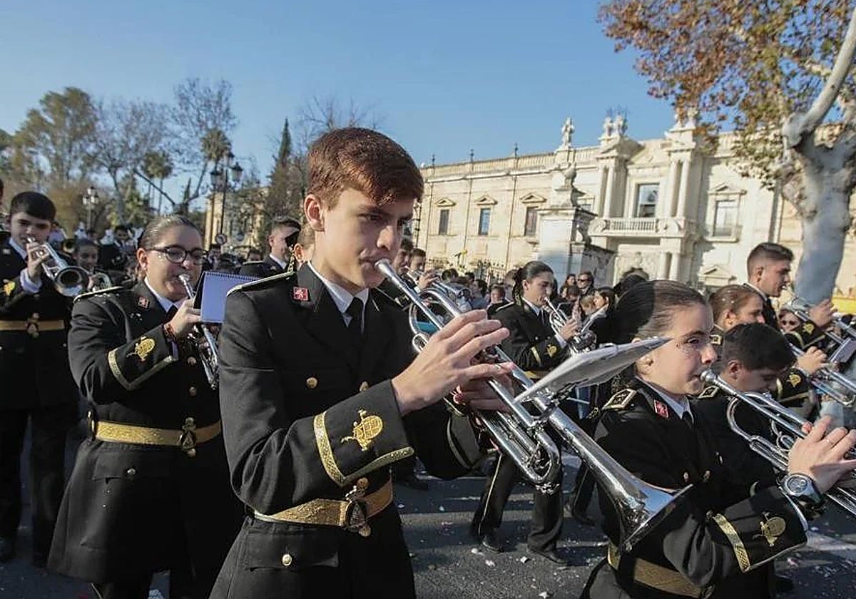 Músicos de la agrupación Virgen de las Reyes juvenil