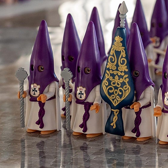 Así son los muñecos cofrades que se venden en la nueva tienda Artabán