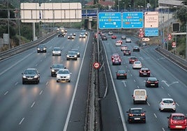 Retenciones de varios kilómetros en la A-49 sentido Huelva a la altura de Camas por un accidente