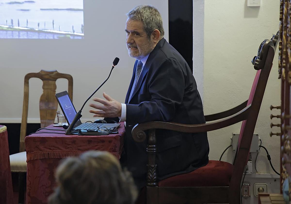 Pablo E. Pérez-Mallaína, durante una conferencia en Buenas Letras
