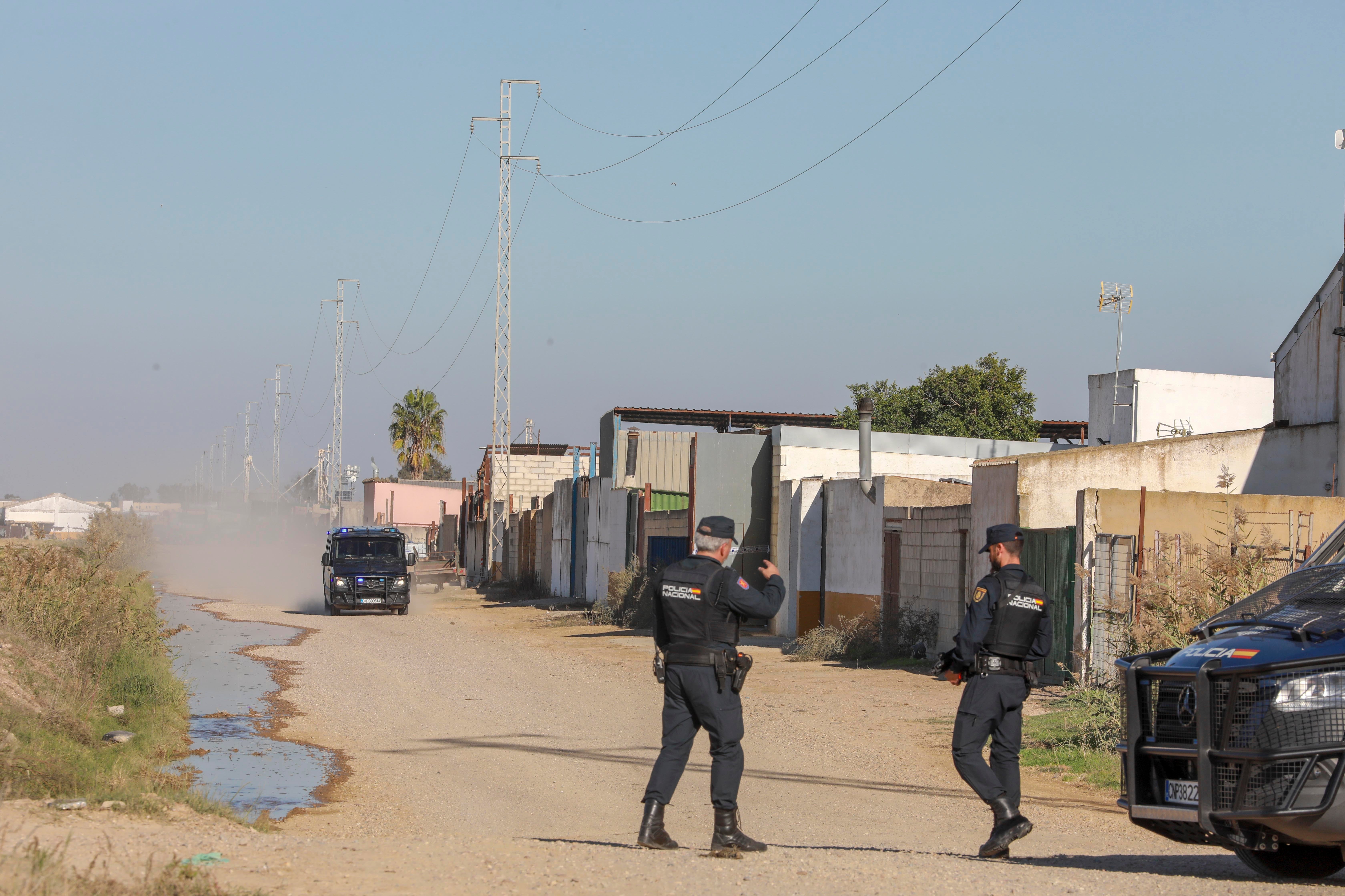 Isla Mayor, entre la ley del silencio y el estigma del narco, en imágenes