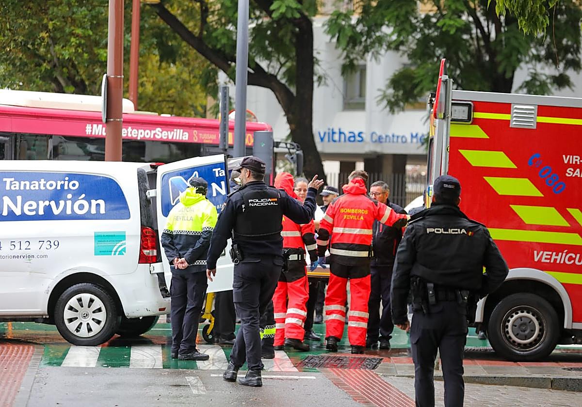 Efectivos desplazados hasta la avenida de San Francisco Javier