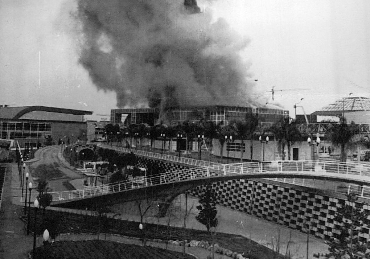 Incendio en el Pabellón de los Descubrimientos en febrero de 1992