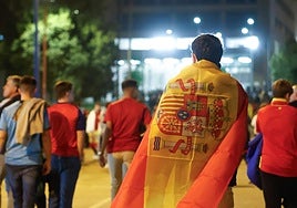 El partido España - Turquía en Sevilla provoca retenciones para acceder a la Cartuja y problemas para aparcar