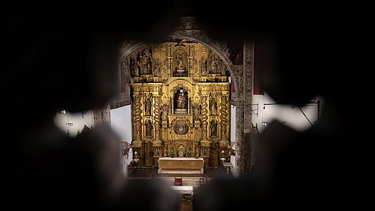 El altar mayor del Convento Madre de Dios de Sevilla