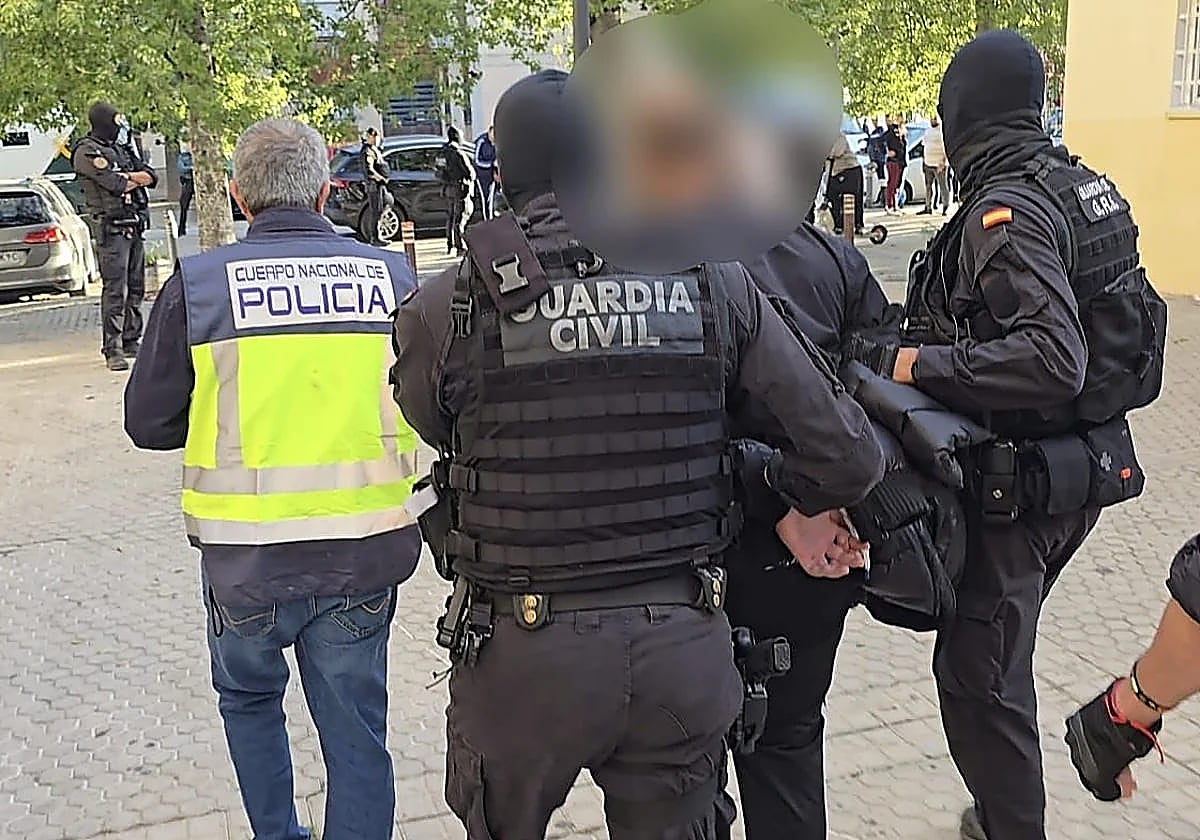 Una de las detenciones de la operación «Tragaleones»