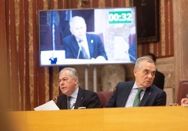 El alcalde José Luis Sanz y el delegado de Hacienda, Juan Bueno, en el Pleno del Ayuntamiento