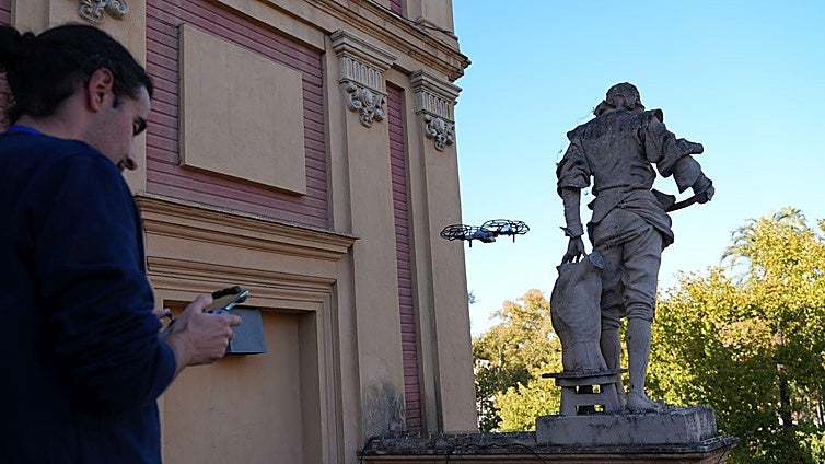 Comienzan los estudios previos para la conservación de las estatuas de los personajes ilustres del palacio de San Telmo