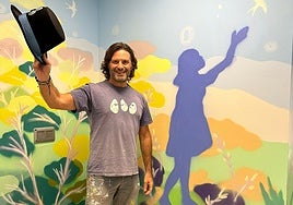 Pepe Yáñez llena de color la Unidad de Salud Mental del Hospital Virgen Macarena