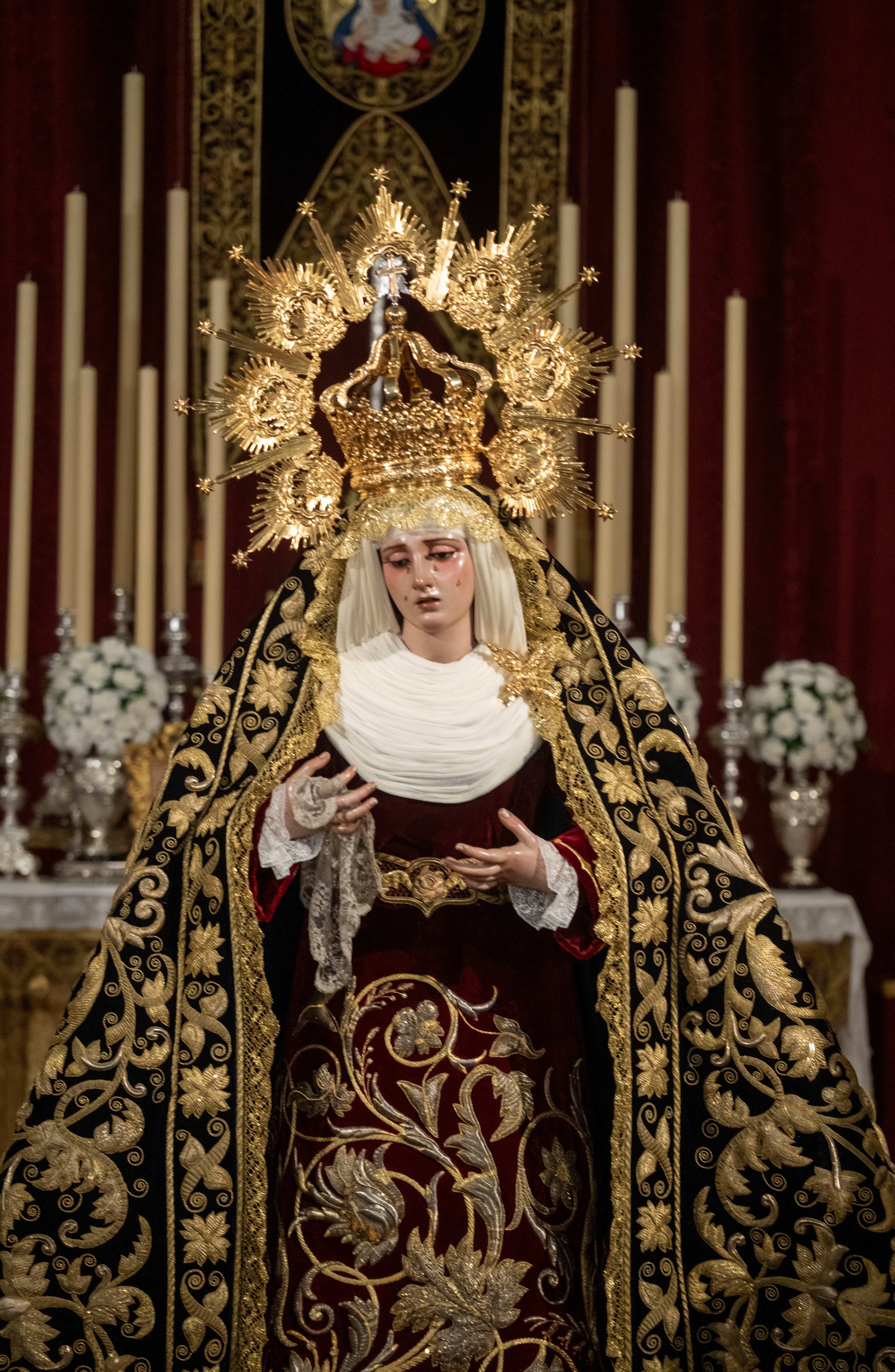 El besamanos de la Caridad del Baratillo y Presentación del Calvario, en imágenes
