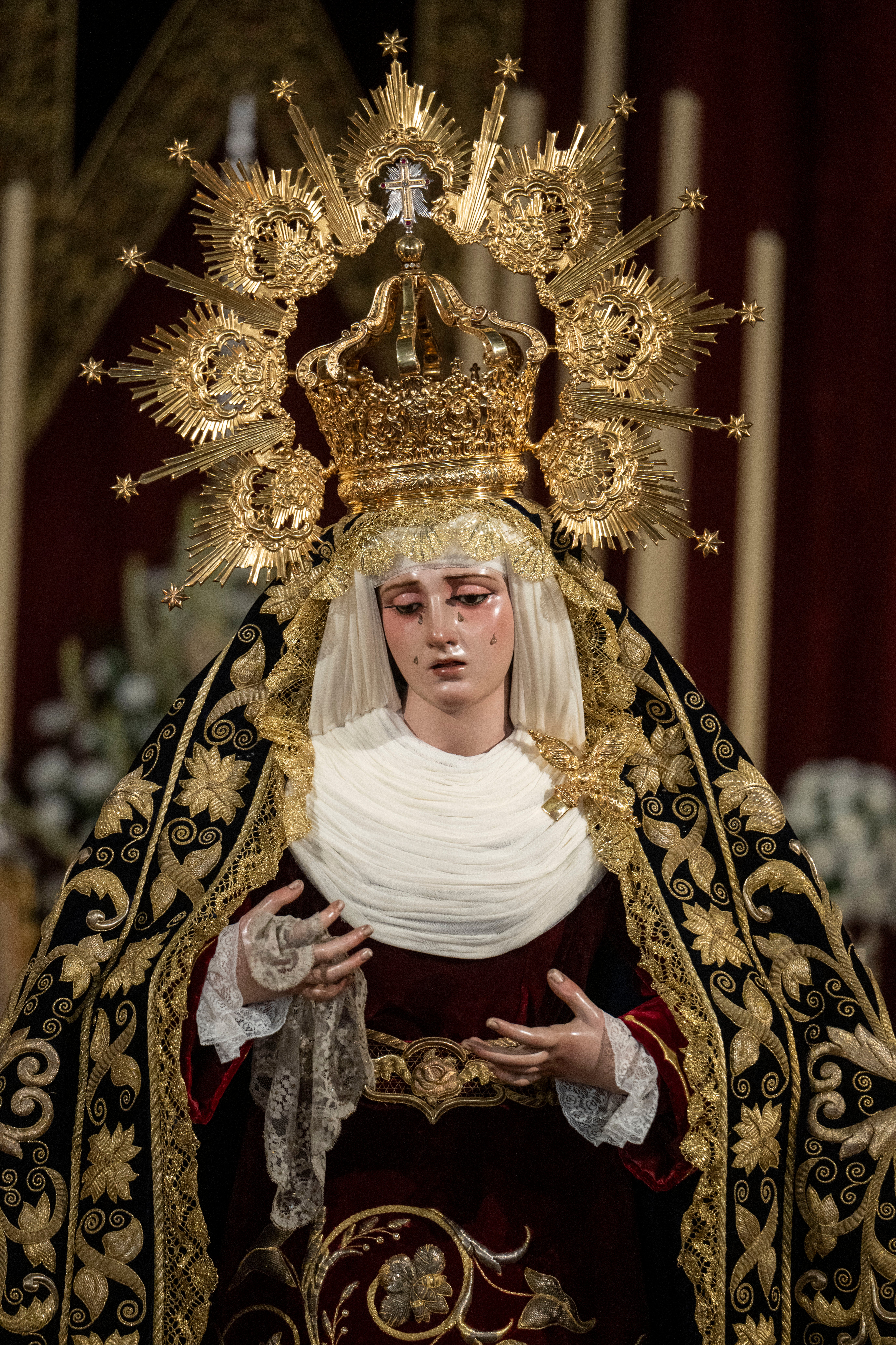 El besamanos de la Caridad del Baratillo y Presentación del Calvario, en imágenes