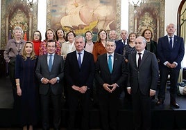 Las medallas del Colegio de Farmacéuticos de Sevilla condecoran la labor de los profesionales de la provincia