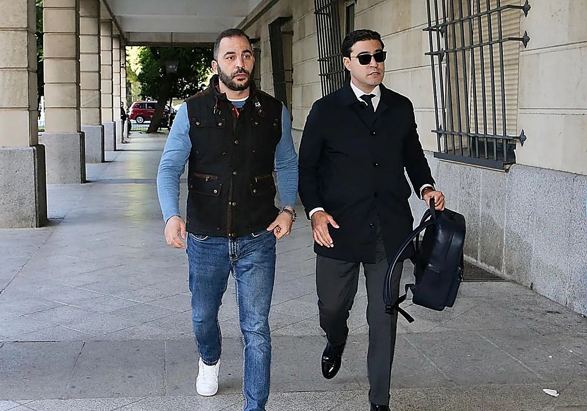 Antonio Tejado con su abogado