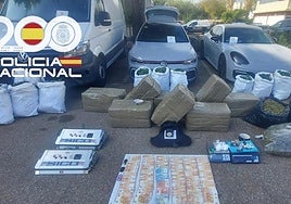 De la 'autovía' del río Guadalquivir al extranjero, así operaba un grupo de narcotraficantes de Sevilla al que le pillan tres toneladas de hachís