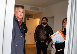 Una de las familias de la nueva promoción de Emvisesa en Entreolivos-Bellavista: «Nos han dado una muy buena oportunidad»