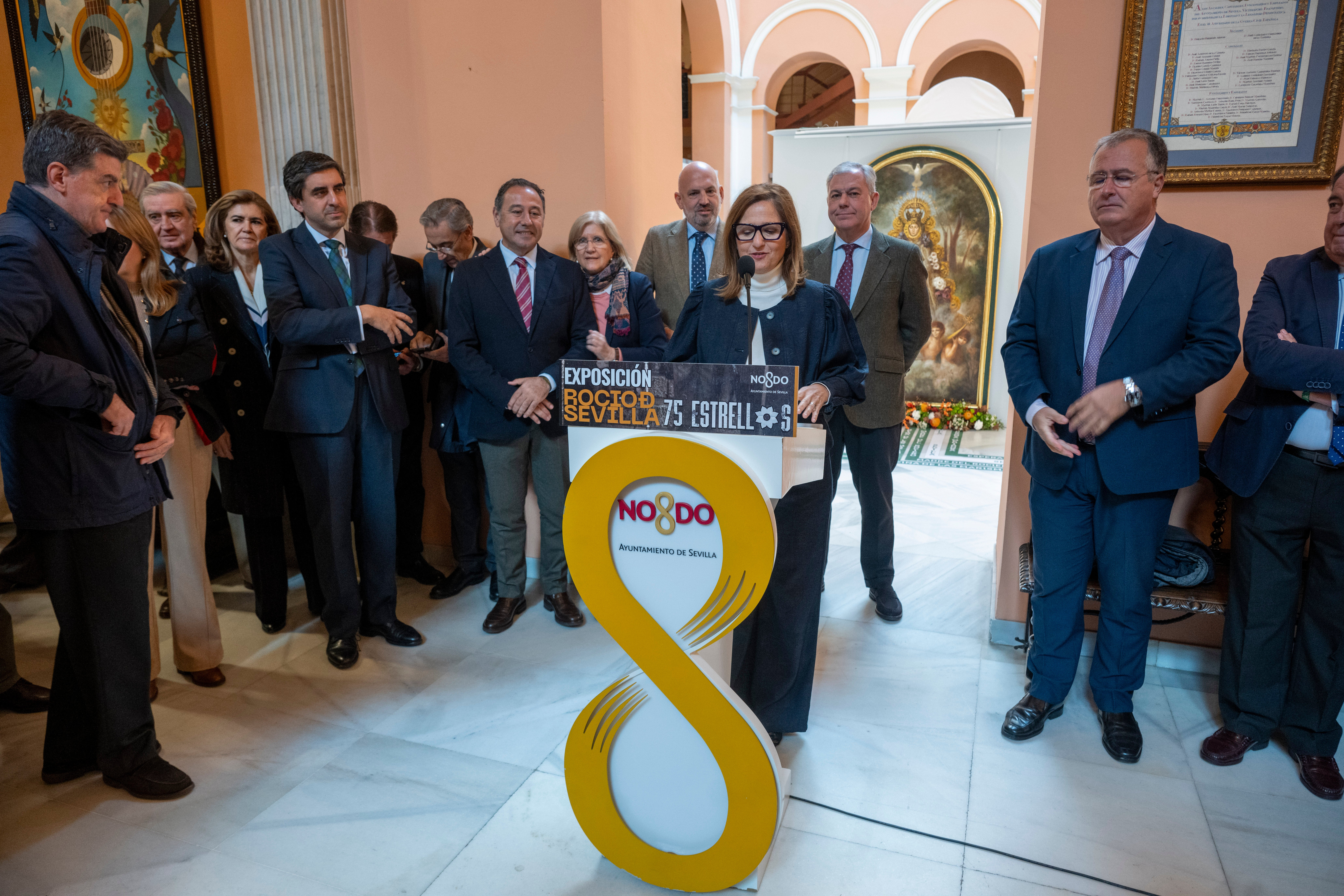 La exposición del Rocío de Sevilla en el Ayuntamiento, en imágenes