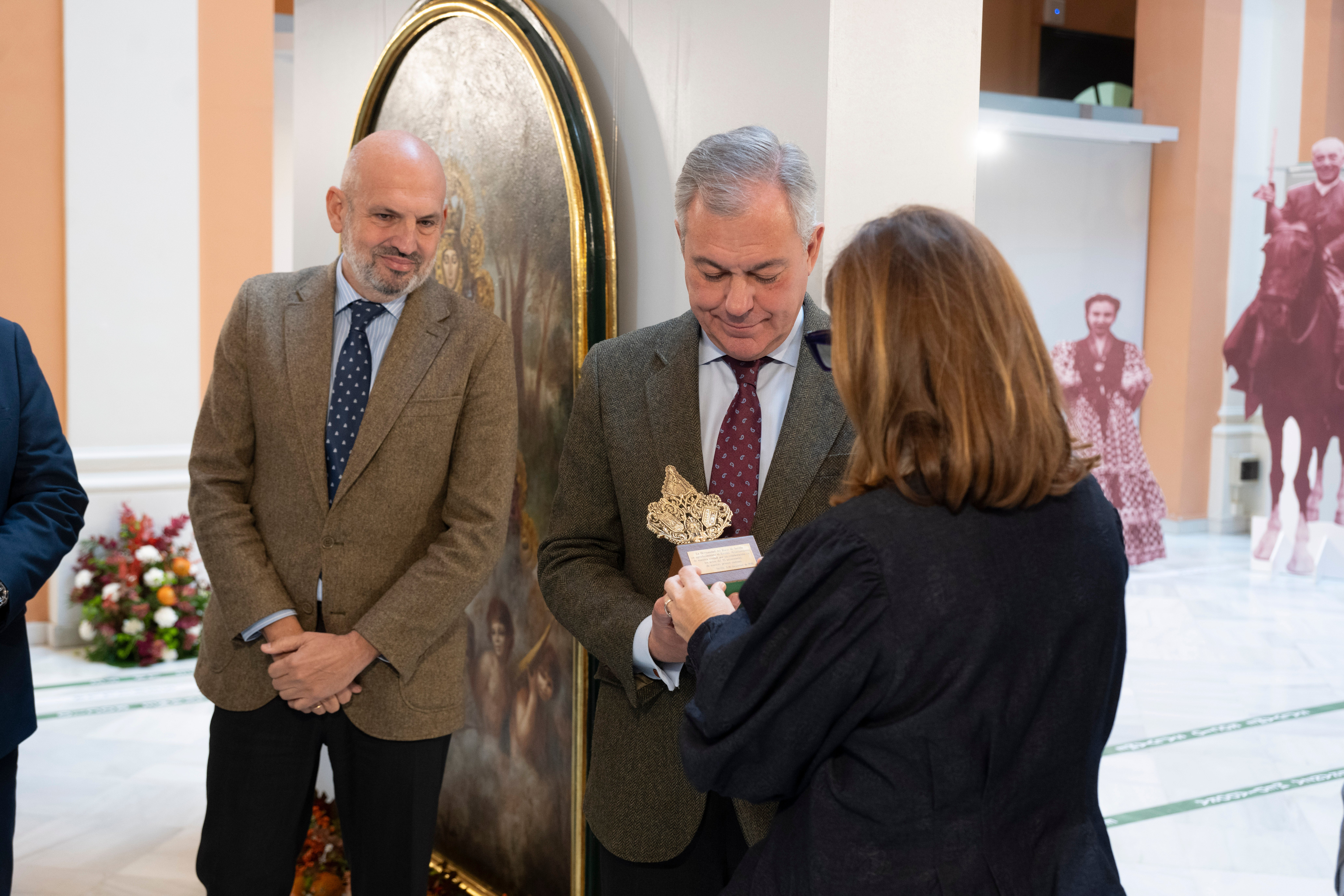 La exposición del Rocío de Sevilla en el Ayuntamiento, en imágenes