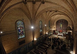 Los Javieres comienza su nueva vida en los Jesuitas llenando de fieles la capilla de los Luises