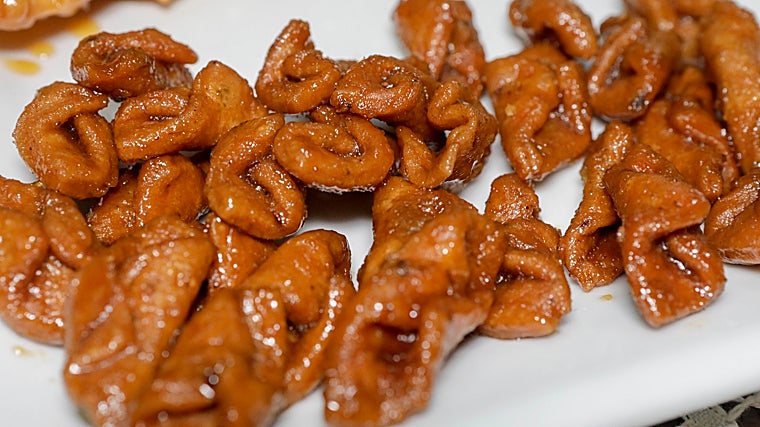 Diez toneladas de sabor conventual conquistan el paladar sevillano