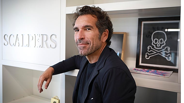 His company transports 4.5 million items of clothing per year, with a quarter of sales made through the online channel.