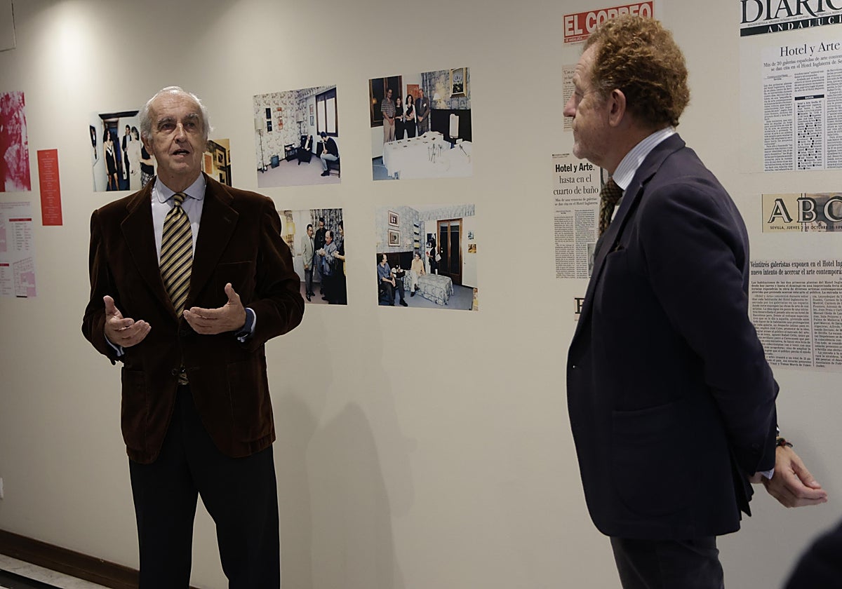 Pepe Cobo y Manuel Otero Alvarado en la presentación de la exposición en el Hotel Inglaterra