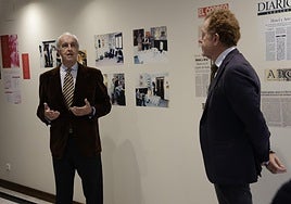 Pepe Cobo y Manuel Otero Alvarado en la presentación de la exposición en el hotel Inglaterra