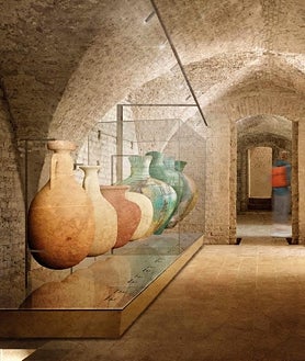 Secondary image 2 - A person sees capitals in room I of the museum project; Below, on the left, the axonometry of the exhibition proposal; On the right, the second of the spaces, completed by jars