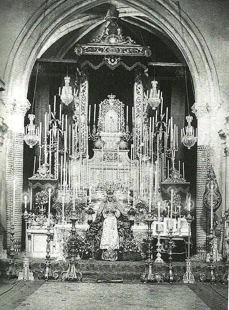 Kissing hands in San Gil