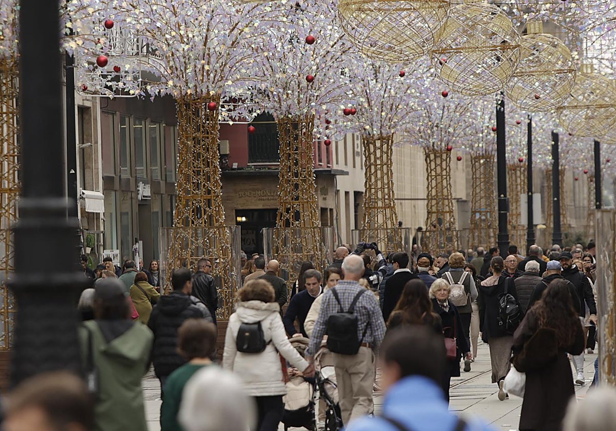 Ambiente en el centro de Sevilla durante este puente de diciembre, en el que abunda la nubosidad