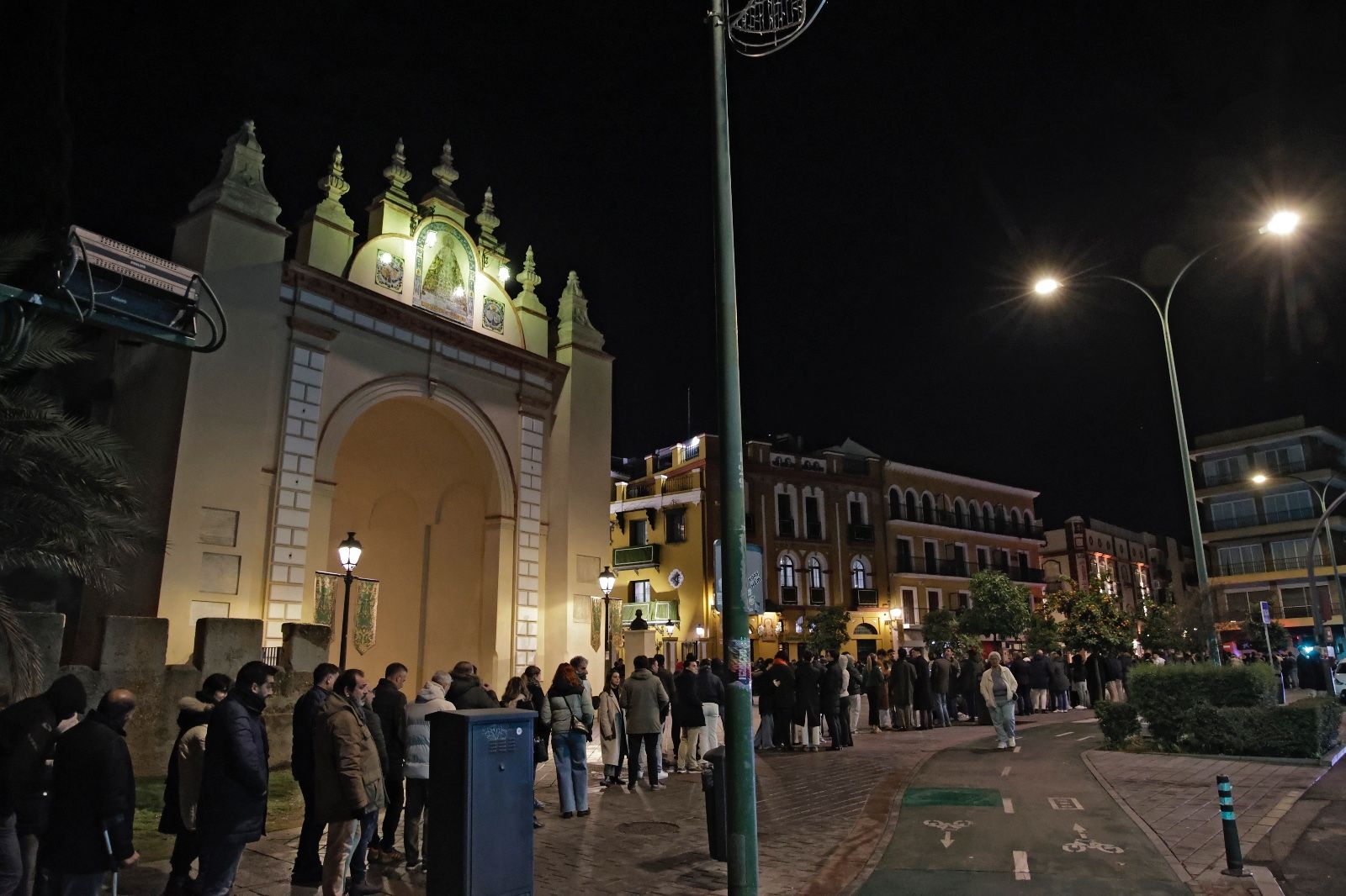 Las imágenes de la vuelta de la Macarena al culto tras meses de restauración