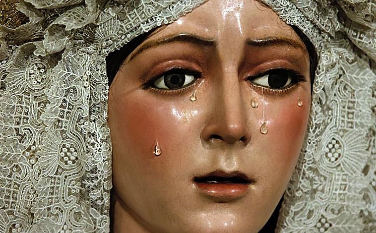 Imagen principal - La Macarena vuelve al culto en la basílica tras la restauración