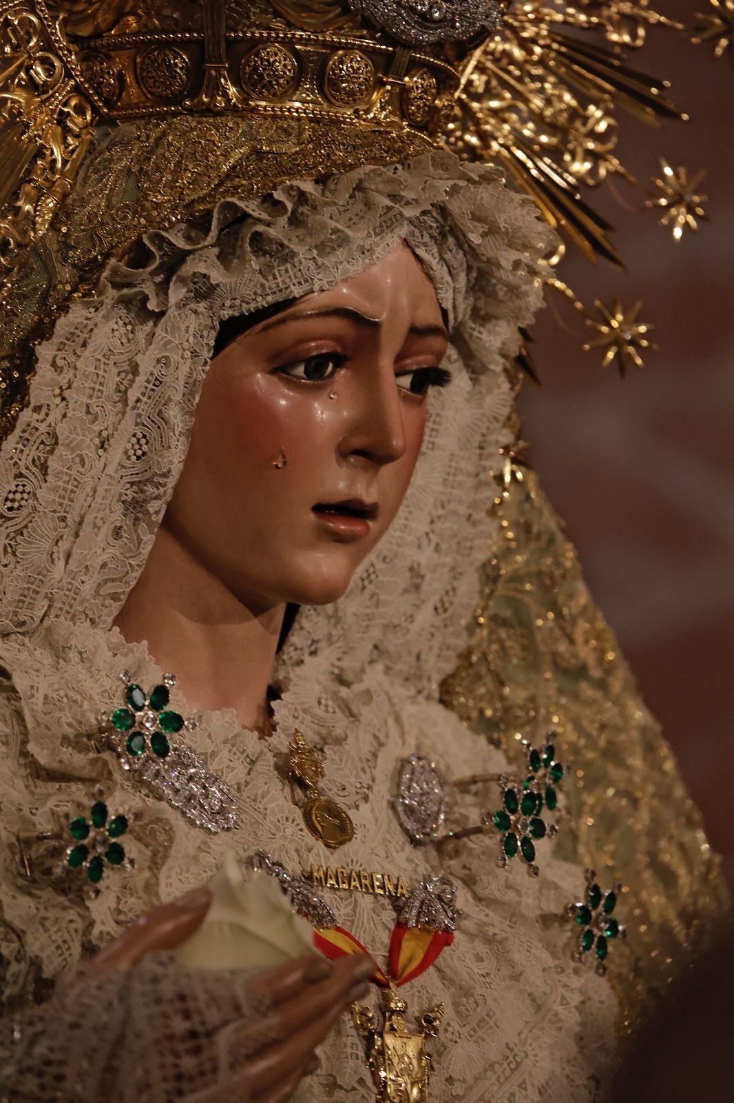 Las imágenes de la vuelta de la Macarena al culto tras meses de restauración