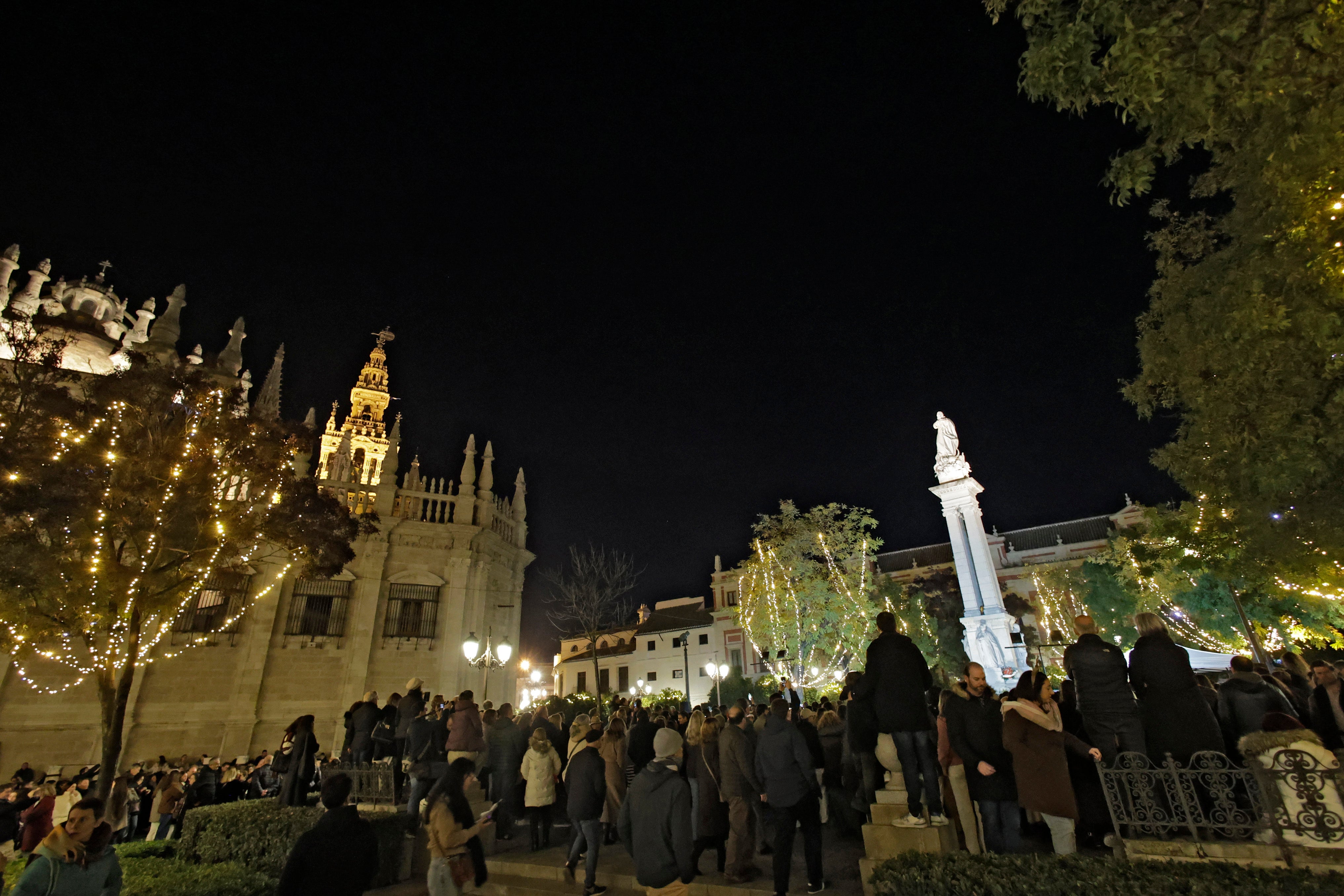 En imágenes, las tunas universitarias en el monumento de la Inmaculada